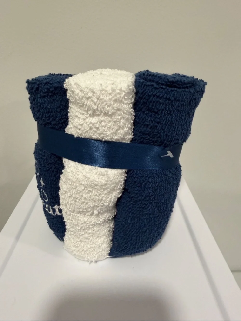 Home Collection White Blue Wash Cloths x 5 Embroidered